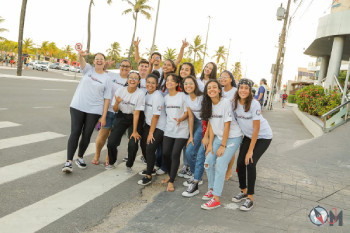 Jovens e adolescentes espalhados por toda a cidade, impactando vidas de pessoas. [1]